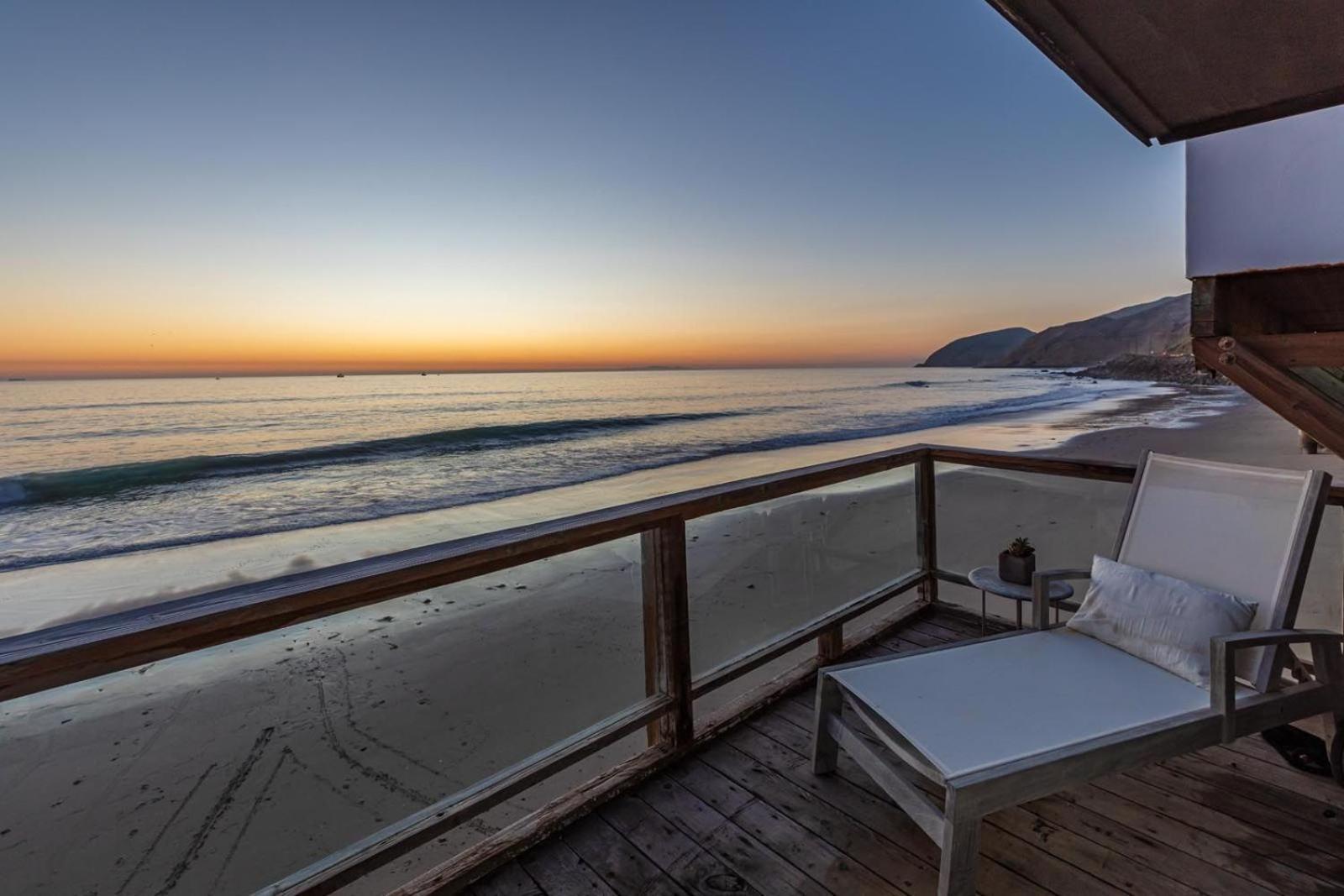 Malibu Beach House Right On The Sand Villa Exterior photo