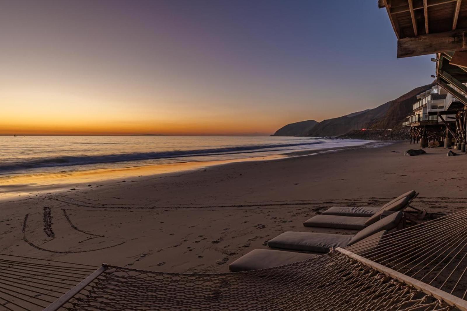 Malibu Beach House Right On The Sand Villa Exterior photo