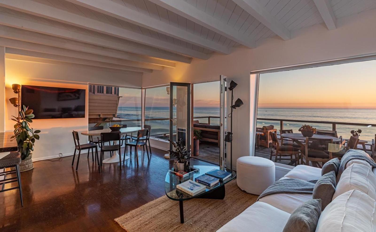 Malibu Beach House Right On The Sand Villa Exterior photo